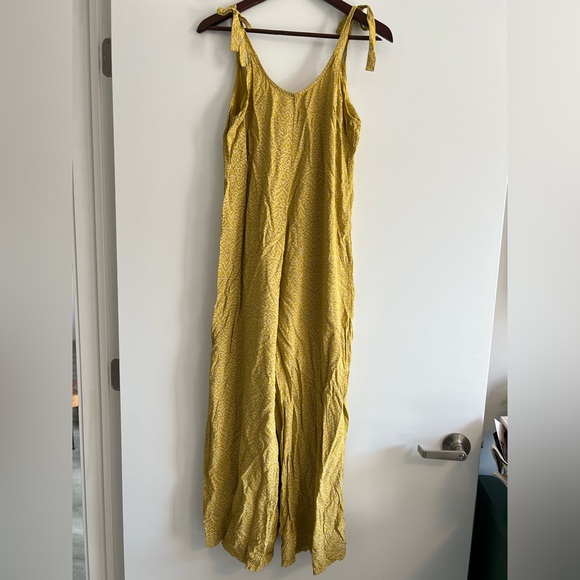 Cutest yellow pattern loose fitting Vanessa Alexandra jumpsuit - Picture 2 of 3